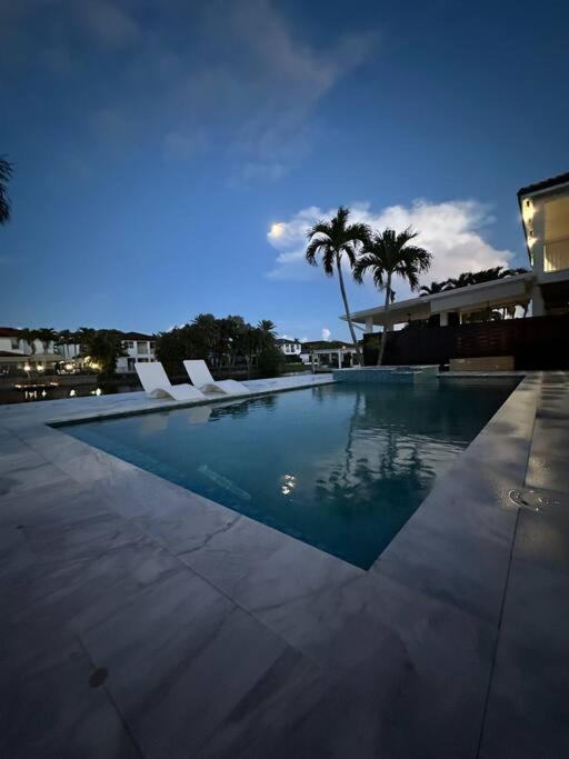 Lovers Cove Tamiami Exterior foto