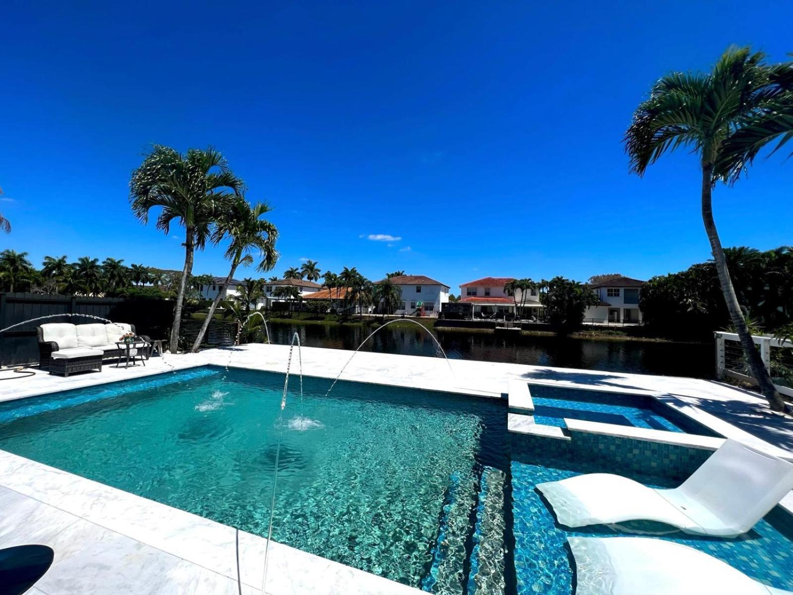 Lovers Cove Tamiami Exterior foto